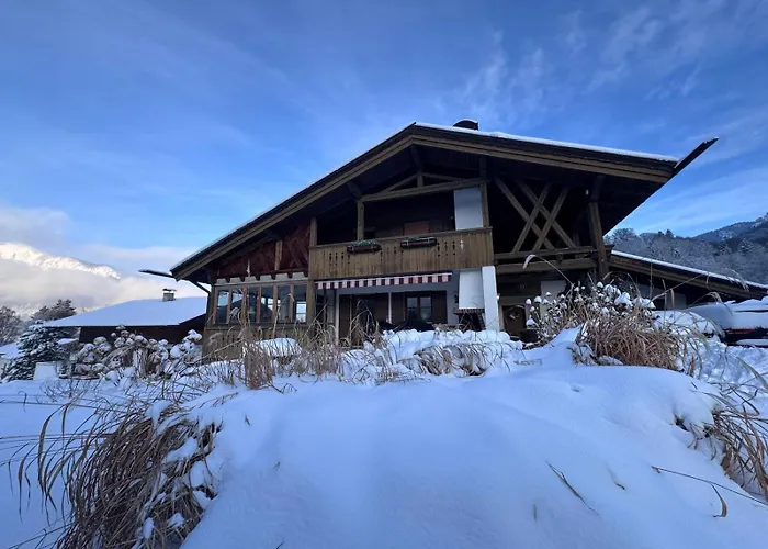 Mit Bergpanorama *